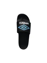 Ojota deportiva Umbro modelo ProFoam, color verde militar, con tira ancha ajustable con velcro y logo Umbro en relieve.