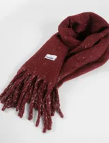 Bufanda de tejido suave color negro con destellos plateados de lurex, terminación con flecos y etiqueta de marca Symphorine.