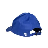 Gorro azul con visera curva, logo de Umbro bordado en blanco y la inscripción "NACIONAL" en rojo en el frente.