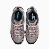 Sneaker de trekking Merrell Moab 3 para mujer, color marrón con detalles en gris, suela Vibram y parte superior de gamuza y malla transpirable.