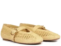 Ballerina de Schutz confeccionada en ratán trenzado, con diseño de red, punta redondeada y tira ajustable en el empeine con hebilla metálica.