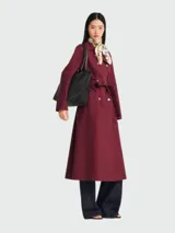 Bolso tote grande Le Pliage One de Longchamp, color negro, con asas superiores y solapa de cierre con botón a presión.