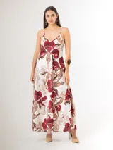 Vestido largo de satén italiano con estampado floral en tonos bordó, marrón y crudo, tirantes finos y diseño amplio de caída fluida.
