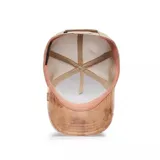 Gorra de béisbol con visera curva y paneles traseros de malla color beige. Presenta un estampado abstracto en tonos marrones y un parche cuadrado con el bordado de un caballo blanco y la palabra "Stallion".