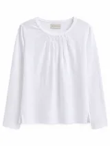 Remera de manga larga con cuello redondo, confeccionada con frente de lino con detalle de alforzas y espalda y mangas de algodón con spandex. Presenta un corte recto y aberturas laterales en el ruedo.