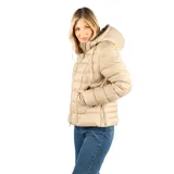 Campera puffer beige de poliéster, con capucha, cierre frontal, bolsillos laterales y calce al cuerpo.