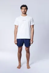 Short de baño azul liso con cintura elástica y cordón ajustable.