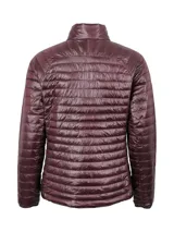 Campera acolchada de nylon ripstop en color bordó, con diseño de líneas horizontales. Presenta cierre frontal completo, cuello alto, puños elásticos y un bolsillo con cierre en el pecho en contraste de color negro con el logo de la marca estampado.