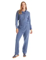 Pantalón tipo jogger de tejido soft color azul, con cintura elástica y bolsillos laterales funcionales. Presenta un diseño de pierna fluida con ajuste leve en los tobillos.
