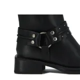 Bota de caña media color negro, con hebilla decorativa y taco bajo.