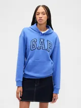 Canguro con capucha y cordones ajustables, color turquesa, con el logo de la marca estampado en el frente y bolsillo tipo canguro.