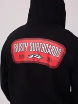 Canguro negro con capucha y cierre, con estampado en la espalda con el logo de Rusty Surfboards en rojo y blanco.