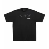 Camiseta de algodón color negro, corte oversize, con estampado frontal que presenta un efecto de salpicaduras blancas y el logo de la marca en la parte inferior.