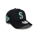 Gorro New Era 9Forty de los Seattle Mariners, color negro, con logo del equipo bordado en el frente y parche del All Star Game 2001 en el lateral.