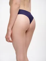 Bombacha de bikini color beige.