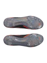 Championes de fútbol Under Armour Shadow Elite 3 FG, con parte superior de tejido IntelliKnit negro y naranja, diseño ergonómico y suela de fibra de carbono para máxima aceleración.