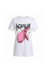 Remera blanca de algodón con estampado de un limón rosado y la frase "Lemon Crush".