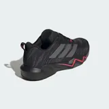 Championes de entrenamiento Adidas Rapidmove Go, color negro con detalles en gris y rojo. Presentan exterior de malla transpirable con tecnología Climacool y mediasuela Lightmotion para mayor amortiguación y estabilidad.