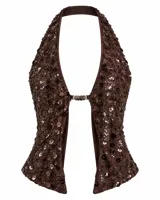 Top halter tipo chaleco marrón, bordado con lentejuelas y flores en relieve, con escote profundo y cierre frontal con broche metálico.