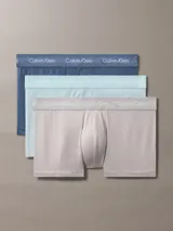 Pack de tres bóxers Calvin Klein de algodón elástico en azul, celeste y gris, con cintura elástica con el logo de la marca.
