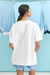 Remera blanca de algodón con estampado frontal de un mate y la frase "Matecito mood".