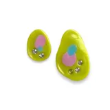 Par de aros de porcelana fría con forma ovalada y diseño abstracto con círculos de colores y strass.