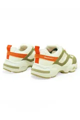 Championes deportivos Discovery modelo Earth Sport Camo, de diseño chunky en colores blanco, verde militar y detalles en naranja.