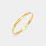 Esclava rígida tipo bombé de diseño minimalista, fabricada en oro 18k con acabado pulido brillante.