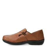 Zapatos casuales de cuero negro con costuras decorativas en contraste, diseño sin cordones y suela de goma antideslizante.