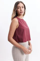 Musculosa color crudo estilo lino, con escote redondo.