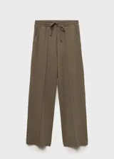 Pantalon de corte recto y estilo jogger, color verde militar, con cintura elástica, lazo ajustable y costuras decorativas frontales.