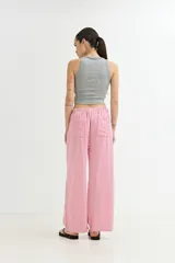 Pantalón palazzo de algodón a rayas verticales rosas y blancas, con cintura elástica ajustable con cordón.