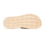 Sandalia tipo slide Merrell color tostado, con capellada de cuero de grano completo y correa ajustable con hebilla. Cuenta con plantilla revestida en corcho, entresuela de espuma FloatMax y suela de goma.