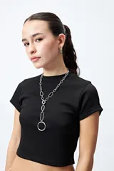 Remera corta de tejido de punto acanalado con estampado animal print.