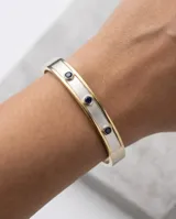 Esclava rígida de plata 925 con aplique de lámina de oro 18k, decorada con tres incrustaciones circulares de piedras azules.