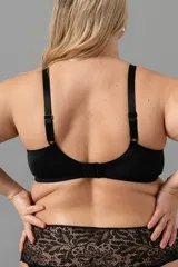 Soutien negro con aro, confeccionado en LYCRA® efecto Lurex y puntilla elastizada. Tiene detalle de tiras en el escote y breteles elásticos regulables.
