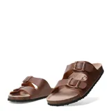 Sandalias tipo Birkenstock de color negro, con doble tira ajustable mediante hebillas metálicas y plantilla anatómica con base de corcho.