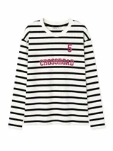 Remera de manga larga con diseño a rayas horizontales blancas y negras, cuello redondo y estampado frontal con la palabra 'CROSSROAD' y el número '5' en color bordó.