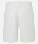 Bermuda masculina de sarga en color blanco, con cierre frontal de botón y cremallera, trabillas para cinturón y bolsillos laterales.
