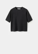 Camiseta de punto fino oversize, color gris oscuro, con cuello redondo y mangas cortas.