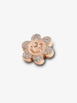 Adorno para calzado Crocs con forma de flor dorada con carita sonriente y detalles de strass.