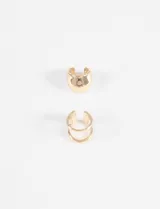 Set de dos earcuffs dorados con diseño irregular, uno de ellos con superficie lisa y sólida y el otro con diseño de doble banda.
