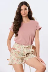 Short de lino con estampa botánica en tonos beige, verde y coral, de tiro alto con cordón ajustable en la cintura y bolsillos laterales.