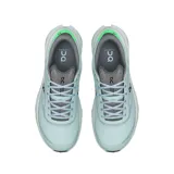 Championes de running On Running modelo Cloudvista 3 M, color celeste claro con detalles en verde brillante y suela con tecnología CloudTec.