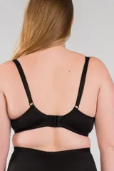 Soutien negro básico con aro y copa, confeccionado en lycra y breteles elásticos regulables.