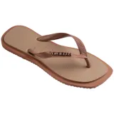 Ojotas Havaianas Top Square Fusion color marrón, con tiras texturizadas y logo de la marca en relieve. La suela tiene un diseño de textura antideslizante.
