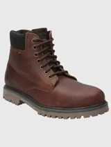 Bota de cuero negra Hush Puppies modelo Negam, con ajuste de cordones, suela de goma y membrana interior resistente al agua.