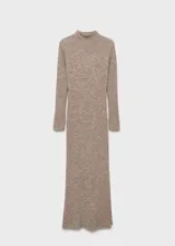 Vestido largo de punto acanalado con cuello perkins y manga larga. Diseño entallado confeccionado en una mezcla de lana y alpaca.