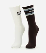 Kit de dos pares de medias deportivas de caña alta marca Wilson. Un par es de color blanco con logo negro y el otro es de color marrón con rayas horizontales celestes y blancas y logo bordado. Cuentan con tejido acanalado en la caña para un mejor ajuste.