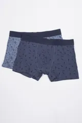 Pack de dos calzoncillos tipo bóxer con cintura elástica con logo. Uno de los modelos es gris claro con estampado de patinetas y el otro es negro con rayas horizontales blancas y grises.
